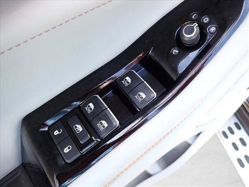 Used 2023 Jeep Grand Cherokee Overland AWD/4WD image 19