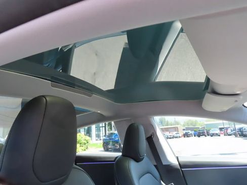 Used 2025 Tesla Model 3 Long Range RWD image 32