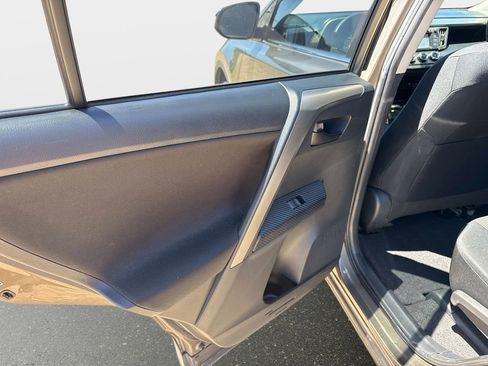 Used 2014 Toyota RAV4 LE FWD image 11