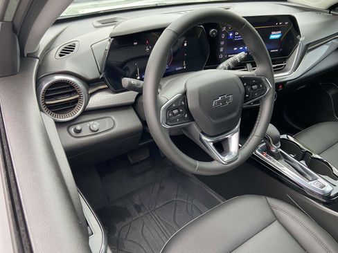 Certified 2025 Chevrolet Trax ACTIV w/ Driver Confidence Package image 2