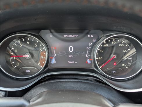 Used 2019 Jeep Compass Limited image 32