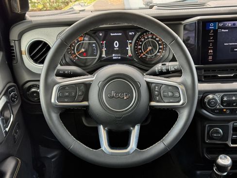Used 2025 Jeep Wrangler Unlimited Sahara AWD/4WD image 29