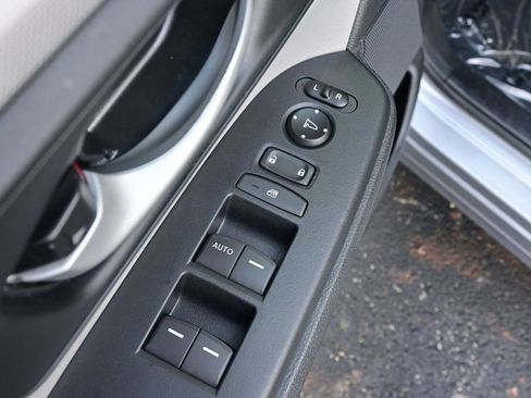 Used 2019 Honda CR-V LX image 12