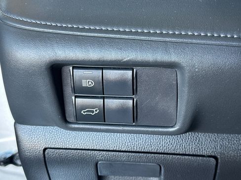 Used 2020 Toyota Highlander XLE AWD/4WD image 31