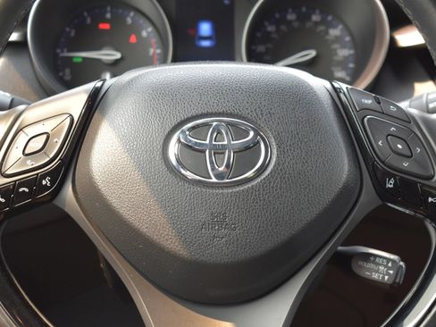 Used 2019 Toyota C-HR XLE FWD image 15
