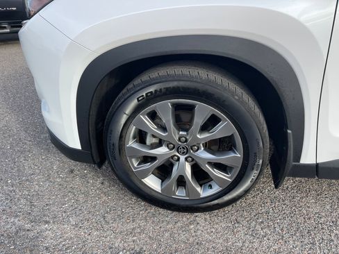 Used 2024 Toyota Grand Highlander XLE image 12