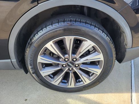 Used 2020 Lincoln Corsair Reserve w/ Rear Removable Package Tray image 26