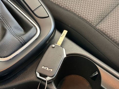 Used 2025 Kia Soul LX w/ LX Technology Package FWD image 21