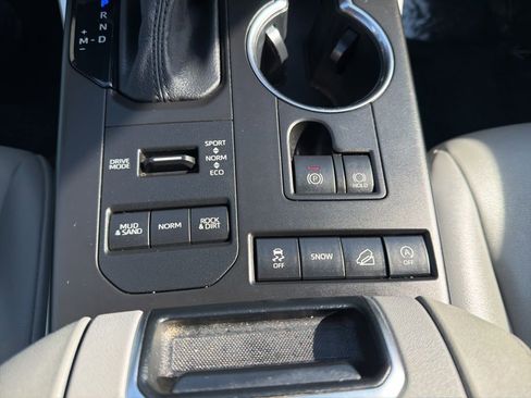 Used 2021 Toyota Highlander XLE image 32