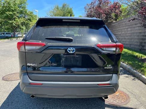 Used 2022 Toyota RAV4 LE AWD/4WD image 5