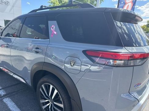 Certified 2024 Nissan Pathfinder Platinum AWD/4WD image 11