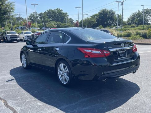 Used 2016 Nissan Altima 3.5 SL w/ 3.5 Technology Package FWD image 5