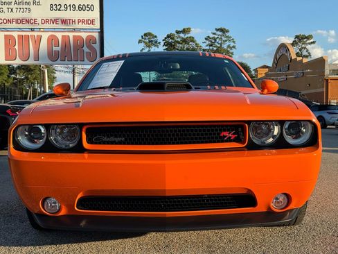Used 2014 Dodge Challenger R/T image 3