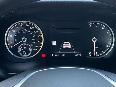 Used 2025 Genesis G70 2.5T image 21