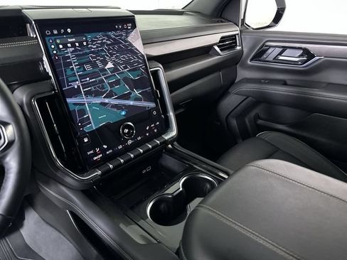Used 2025 GMC Yukon Elevation AWD/4WD image 36