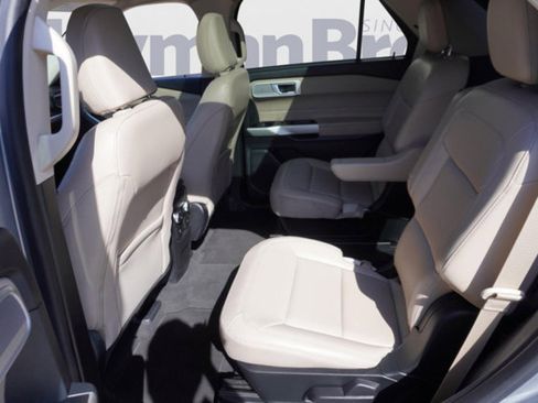 Used 2022 Ford Explorer XLT w/ Equipment Group 202A image 19
