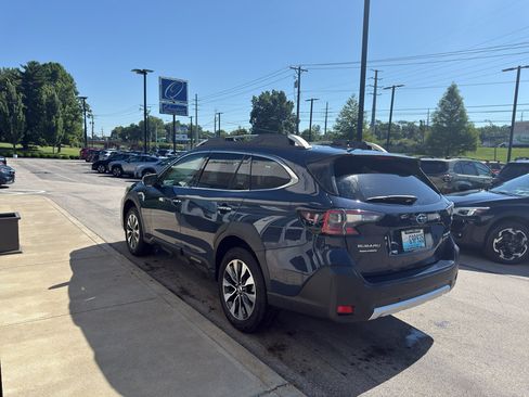 Used 2024 Subaru Outback Touring AWD/4WD image 5