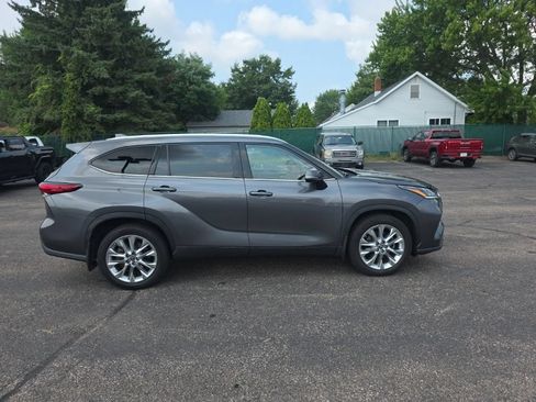 Used 2021 Toyota Highlander Limited AWD/4WD image 5