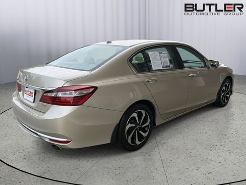 Used 2017 Honda Accord EX-L image 6
