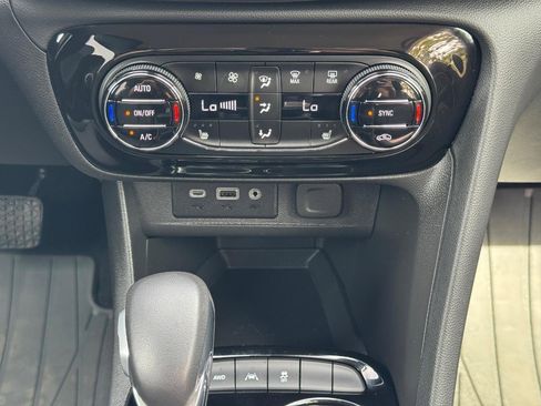 Used 2022 Buick Encore GX Select image 14