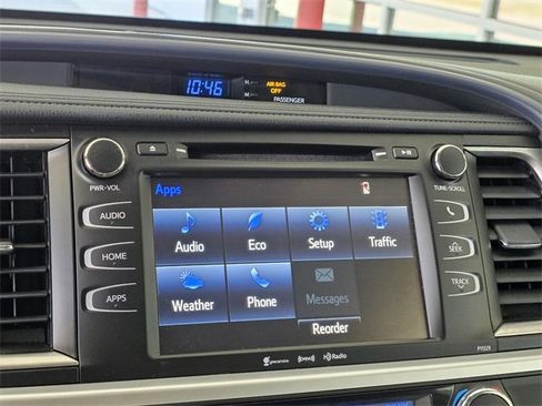 Used 2018 Toyota Highlander LE image 18