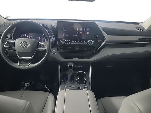 Used 2023 Toyota Highlander XLE AWD/4WD image 24