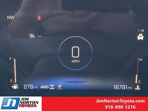 Used 2025 Chevrolet TrailBlazer LT AWD/4WD image 18