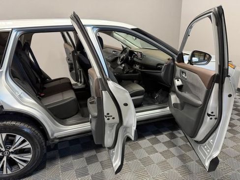 Used 2021 Nissan Rogue SV AWD/4WD image 22