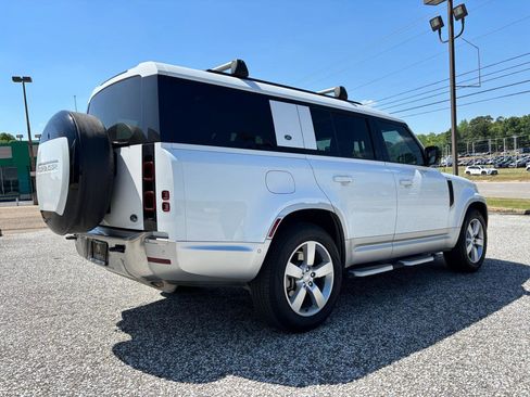Used 2023 Land Rover Defender 130 SE image 6
