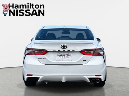 Used 2024 Toyota Camry SE image 3