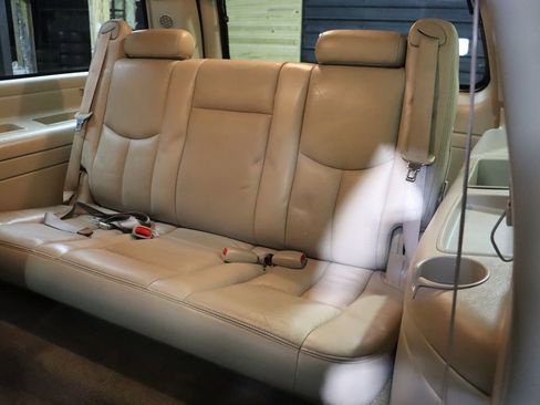 Used 2005 Cadillac Escalade ESV Platinum image 52