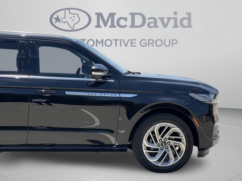 Used 2025 Lincoln Navigator Reserve AWD/4WD image 34