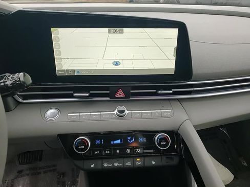 Certified 2025 Hyundai Elantra SEL image 19