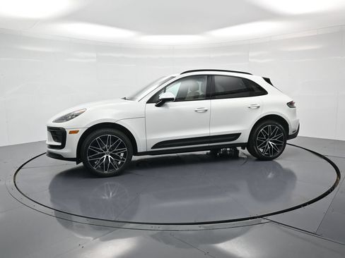 Used 2026 Porsche Macan AWD/4WD image 2