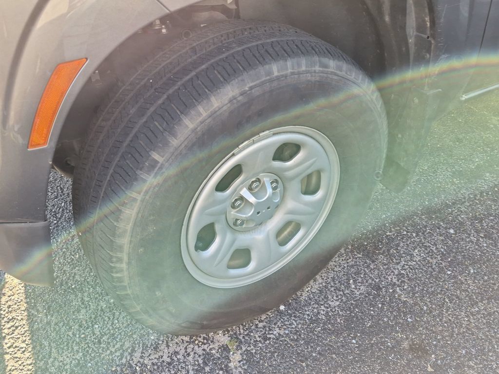 Used 2023 Nissan Frontier S AWD/4WD image 7
