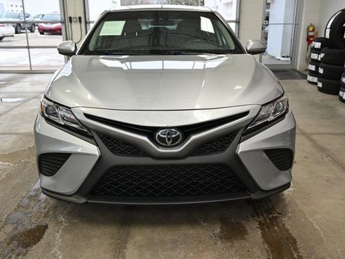 Used 2020 Toyota Camry SE image 2