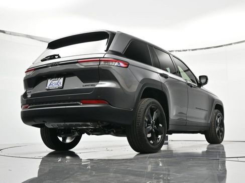 New 2025 Jeep Grand Cherokee Limited w/ Black Appearance Package image 37