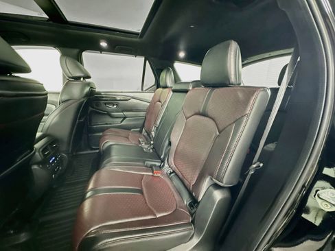 Used 2025 Honda Pilot Black Edition image 26