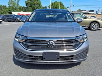 Used 2024 Volkswagen Jetta SE w/ Panoramic Sunroof Package FWD video 2