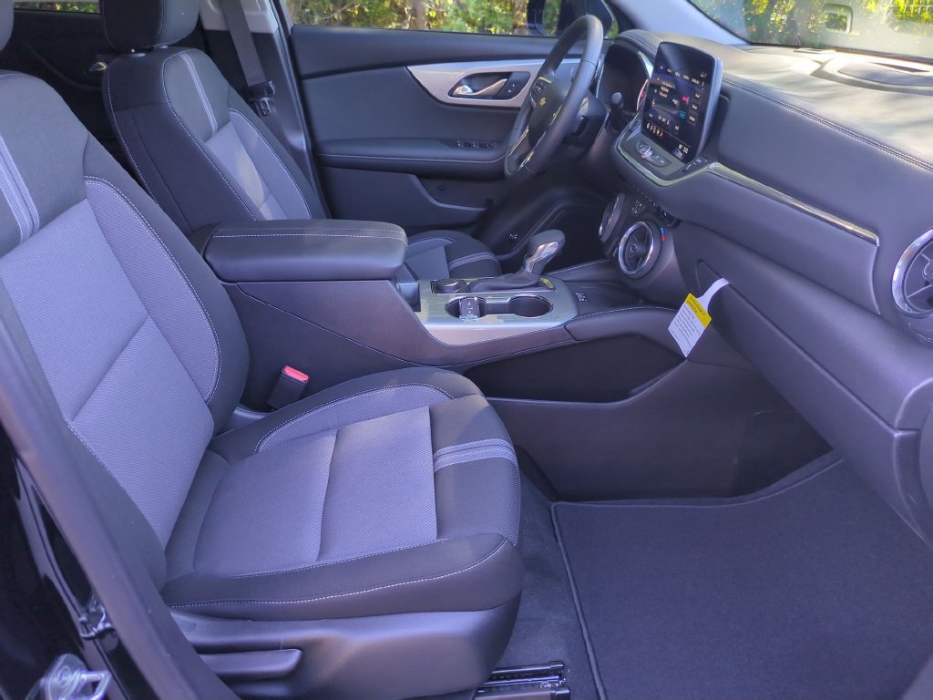 New 2026 Chevrolet Blazer LT w/ Convenience Package FWD image 34