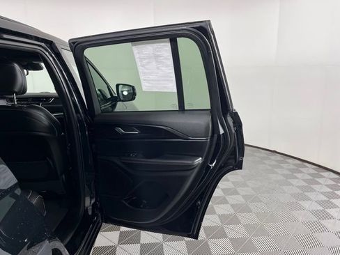 Used 2023 Jeep Grand Cherokee Altitude image 43