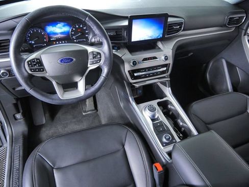 Certified 2022 Ford Explorer XLT w/ Equipment Group 202A AWD/4WD image 4
