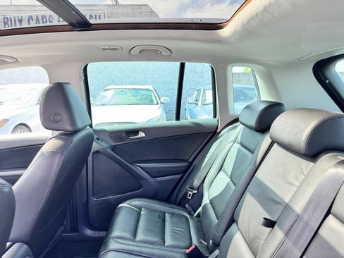 Used 2011 Volkswagen Tiguan SEL FWD image 28