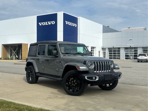 Used 2021 Jeep Wrangler Unlimited Sahara w/ Cold Weather Group AWD/4WD image 3