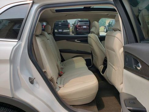 Used 2019 Lincoln Nautilus Reserve FWD image 18