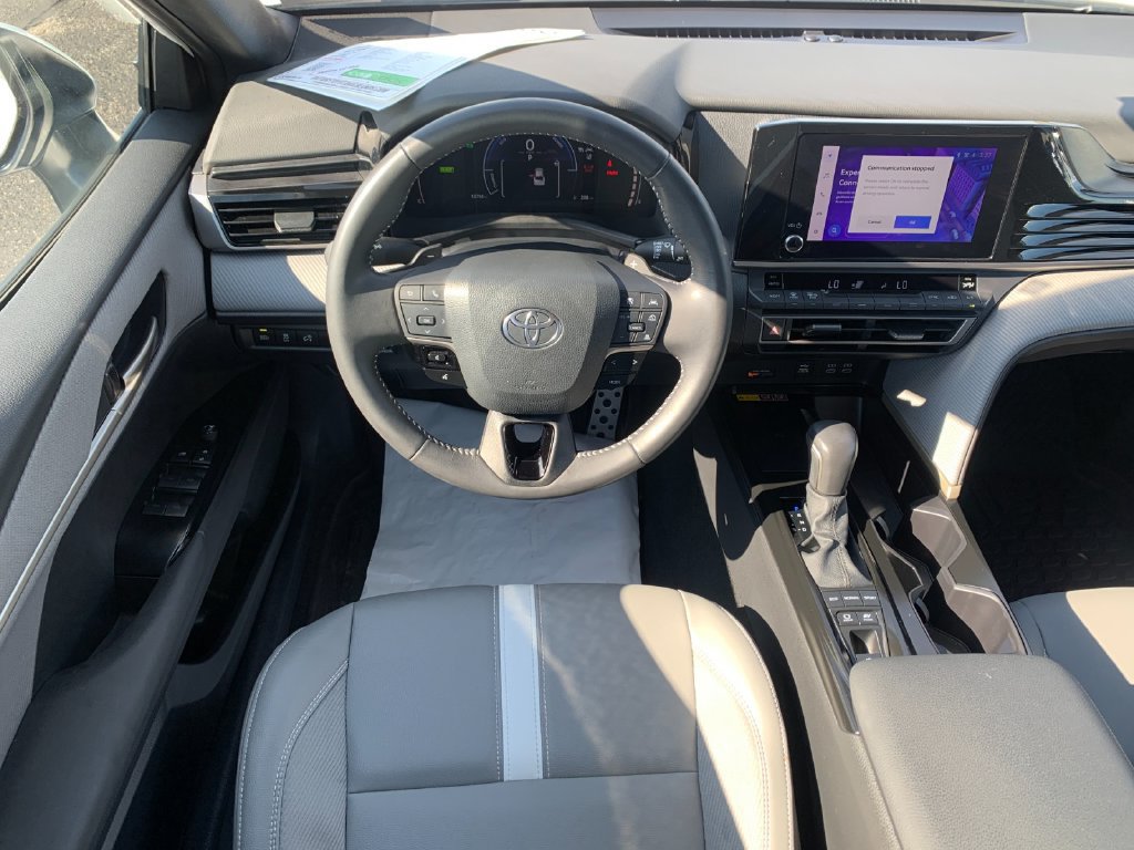 Used 2025 Toyota Camry SE w/ Convenience Package FWD image 17