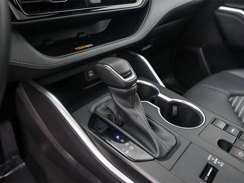 Used 2023 Toyota Highlander XSE image 20