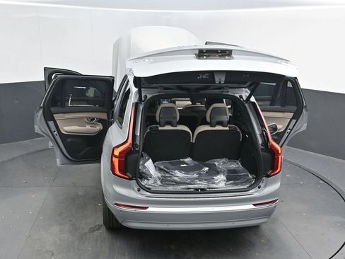 New 2026 Volvo XC90 B6 Plus w/ Protection Package Premier image 37