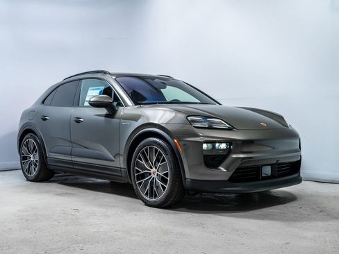 New 2026 Porsche Macan 4 Electric AWD/4WD image 9