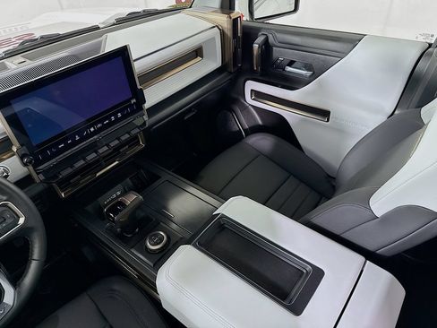 Used 2025 GMC Hummer EV 2X w/ Extreme Off-Road Package AWD/4WD image 28